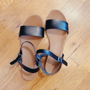Universal Thread Sandals